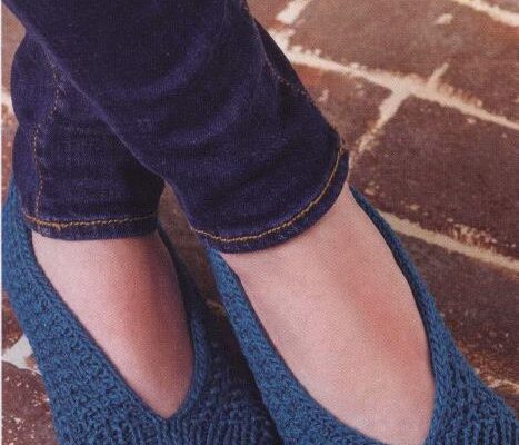 Knitted slippers-free knitting pattern